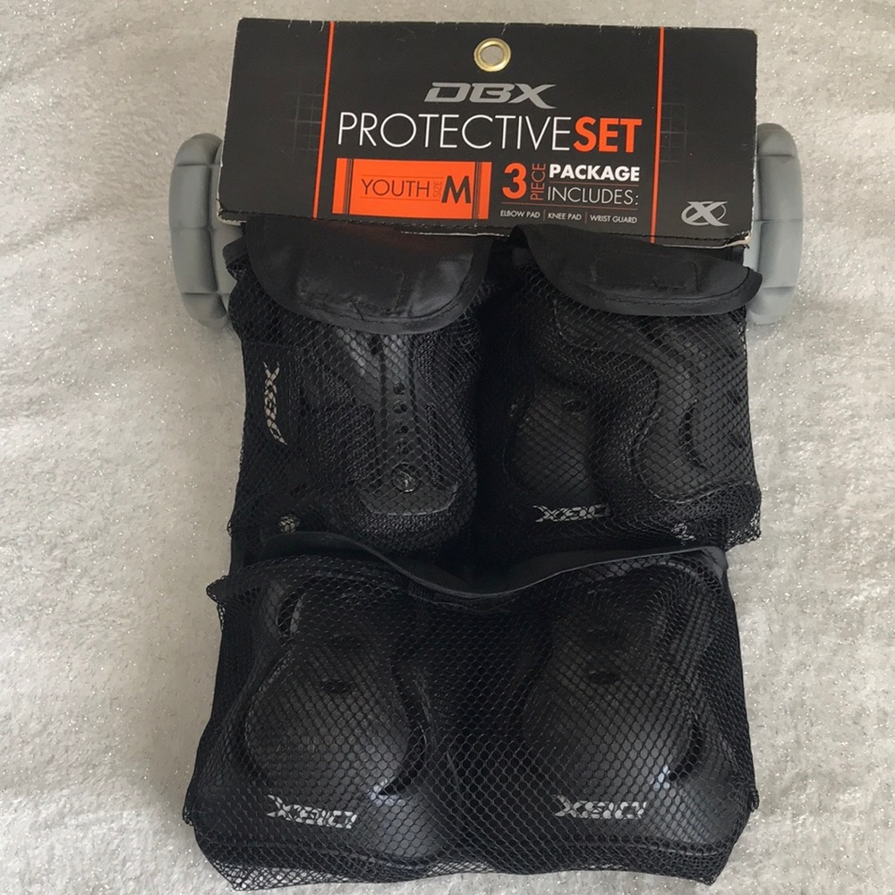 DBX Youth Medium Elbow/Knee/Wrist Protective Set